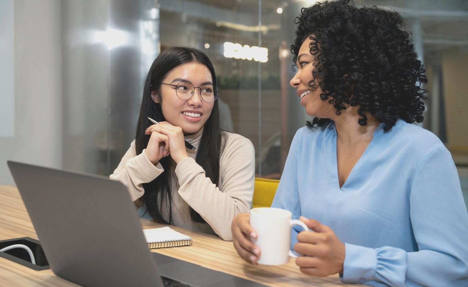 Arbeitsplatz mit professionellen Motion Graphics Tools